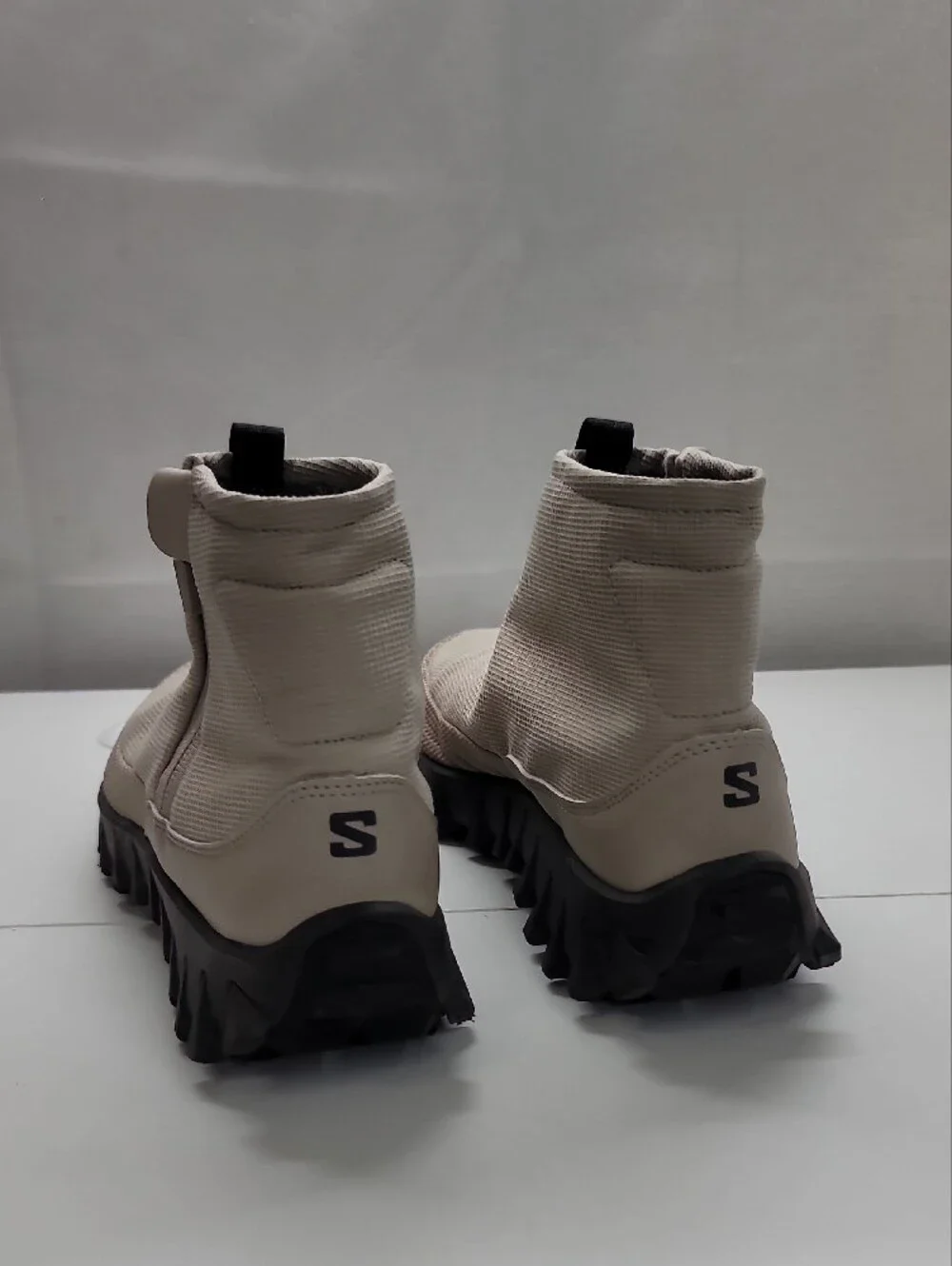 Salomon Snowclog Mid boots 8.5